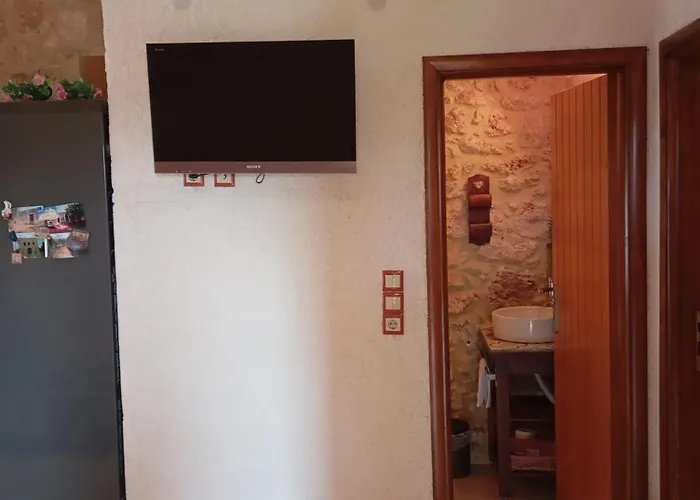 Niko's Stone Pensión Plitra