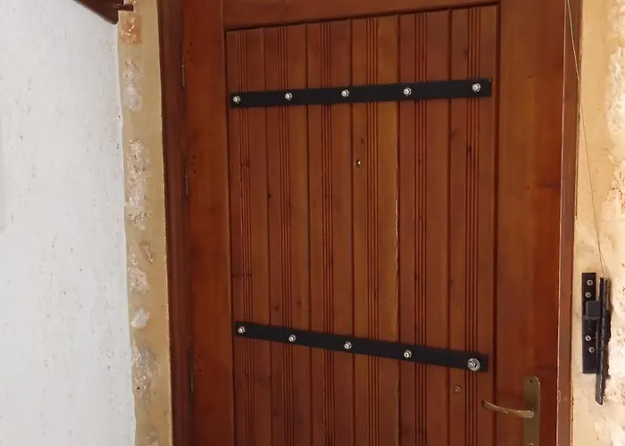 Niko's Stone Pensionat 4*