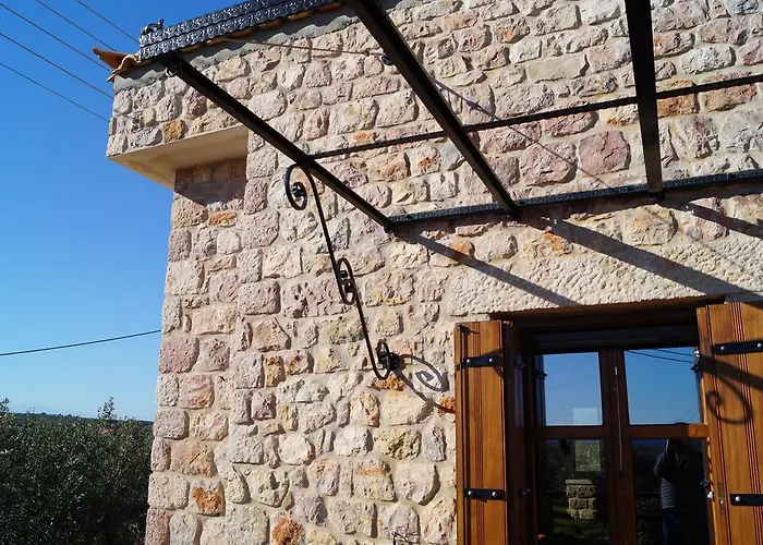 Niko's Stone בית הארחה